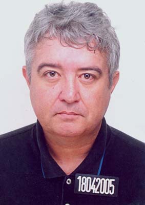 Roberto in 2005 passport photo